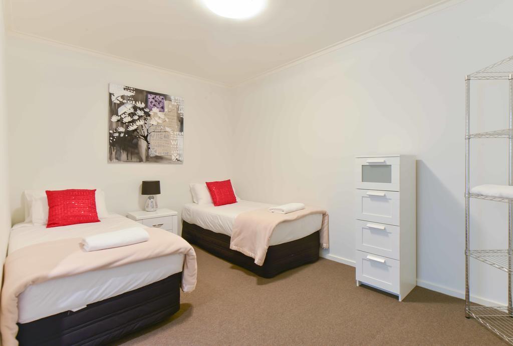 Staycentral - Cityviews On City Road Southbank ملبورن الغرفة الصورة